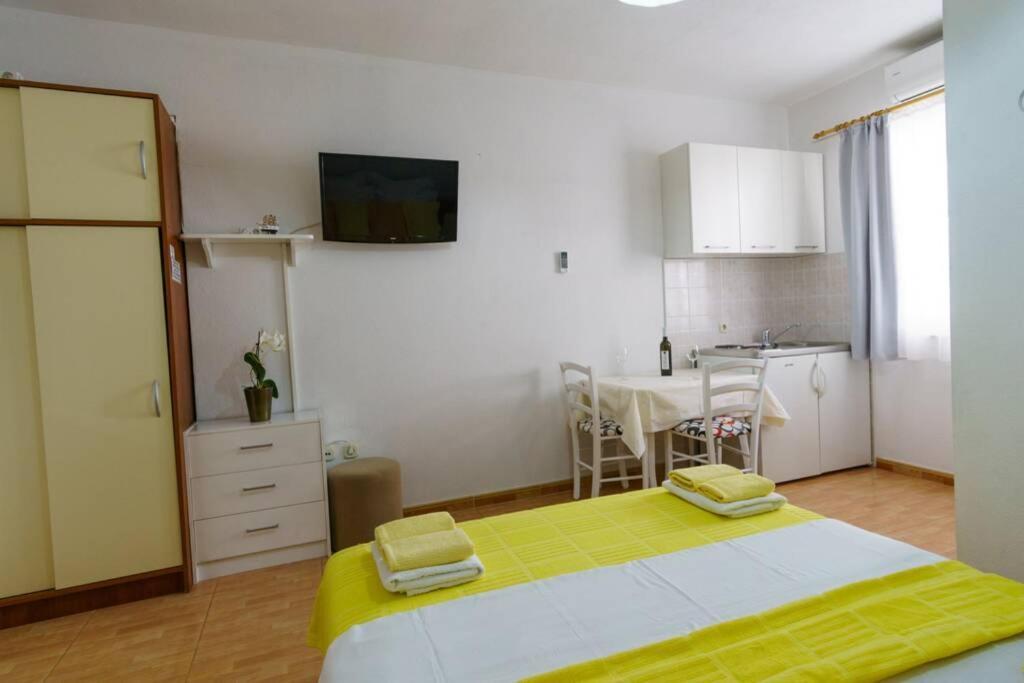 Lovely Studio Apartment For 2 Free Private Parking Макарска Экстерьер фото